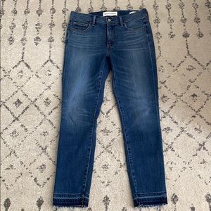 Denim Forum mid rise skinny crop